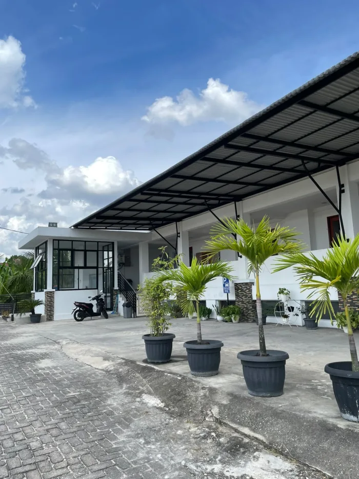 Halaman depan dan area penjemputan
