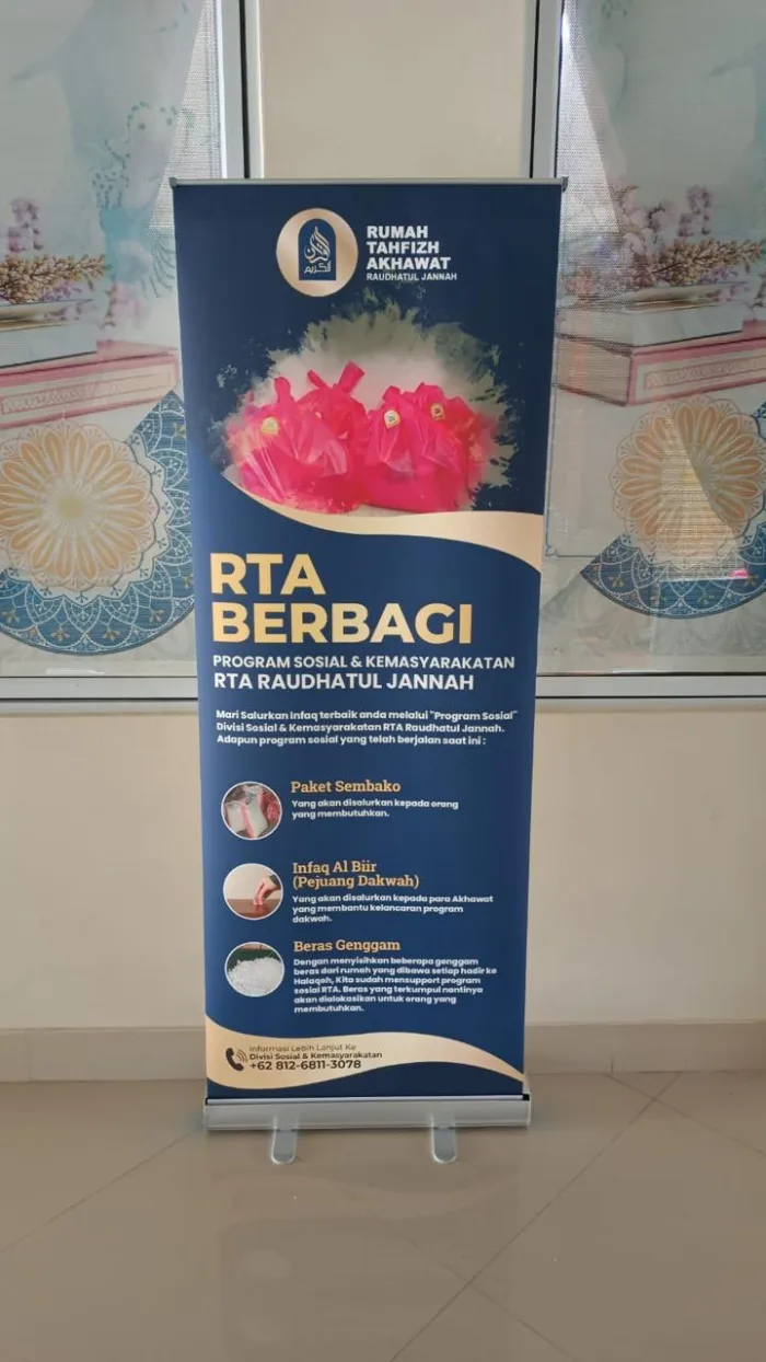 Kegiatan RTA Berbagi menyalurkan paket kepada penerima manfaat
