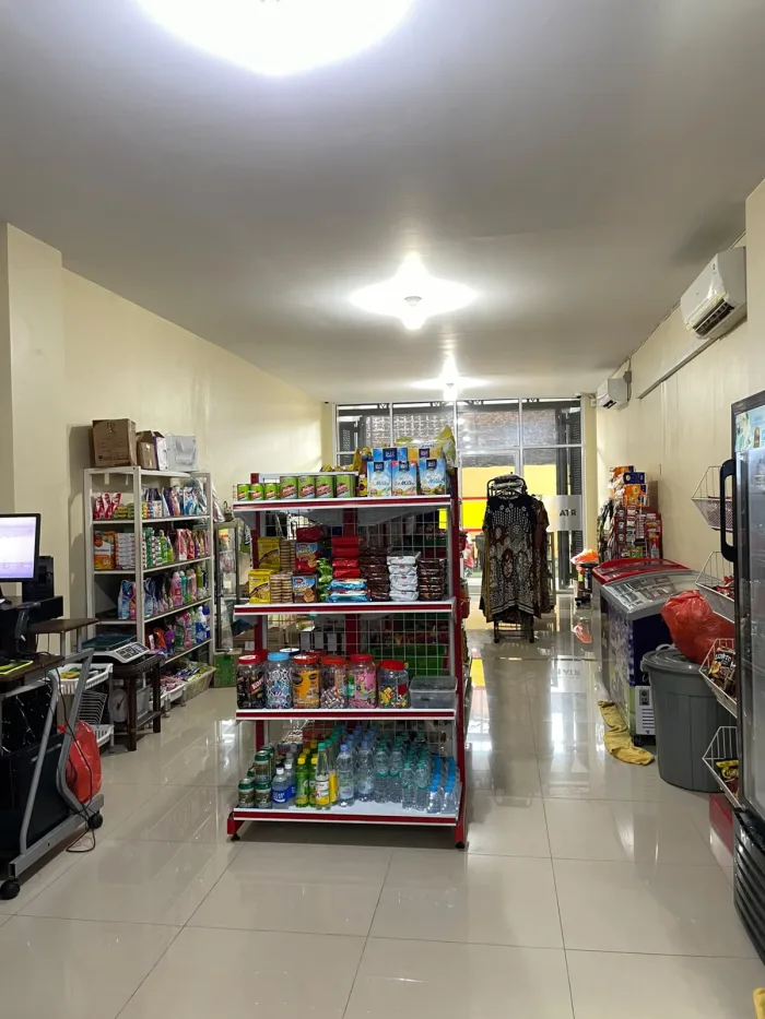 Bagian dalam RTA Mart