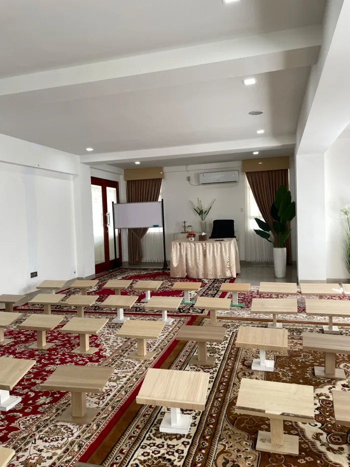 Ruang kelas dilihat dari sisi lain
