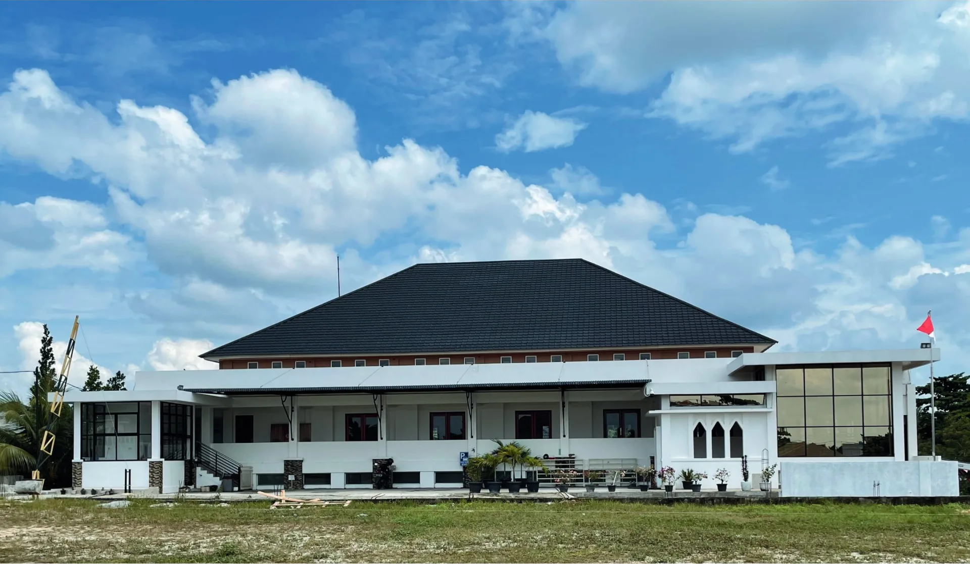 Gedung Rumah Tahfizh Akhawat Raudhatul Jannah di Pekanbaru